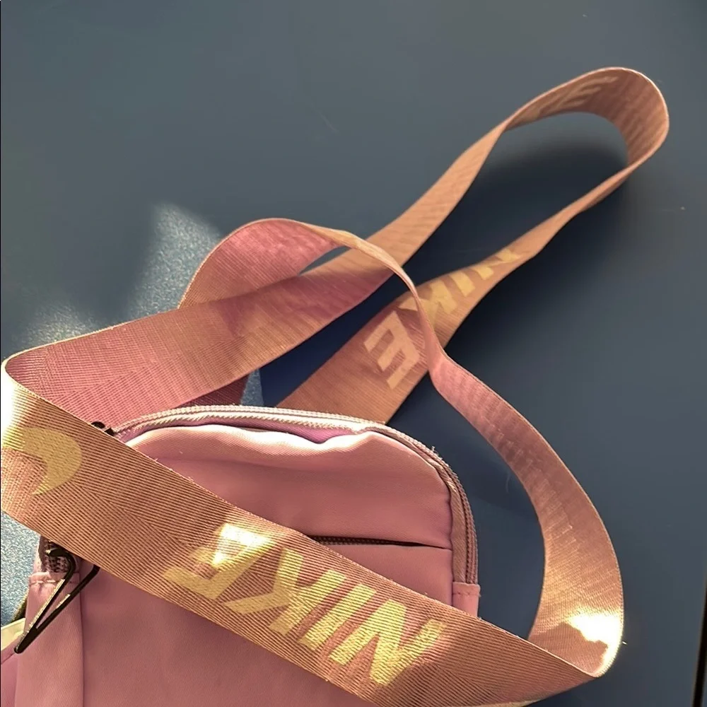 Nike Lilac/Purple Crossbody Bag - Picture 2 of 4
